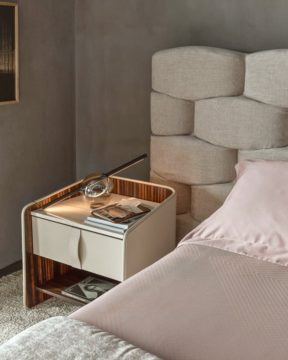 Gentleman di Flou porta nella zona notte un idea di eleganza discreta e preziosa.